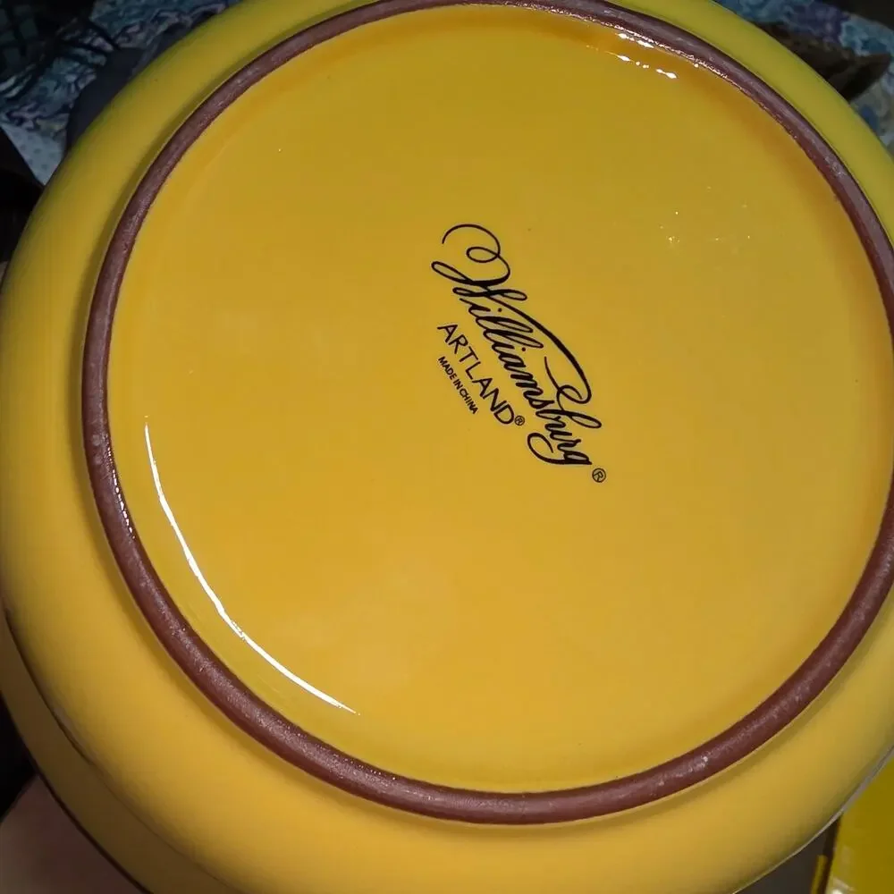WILLIAMSBURG ARTLAND LARGE SERVING BOWL
